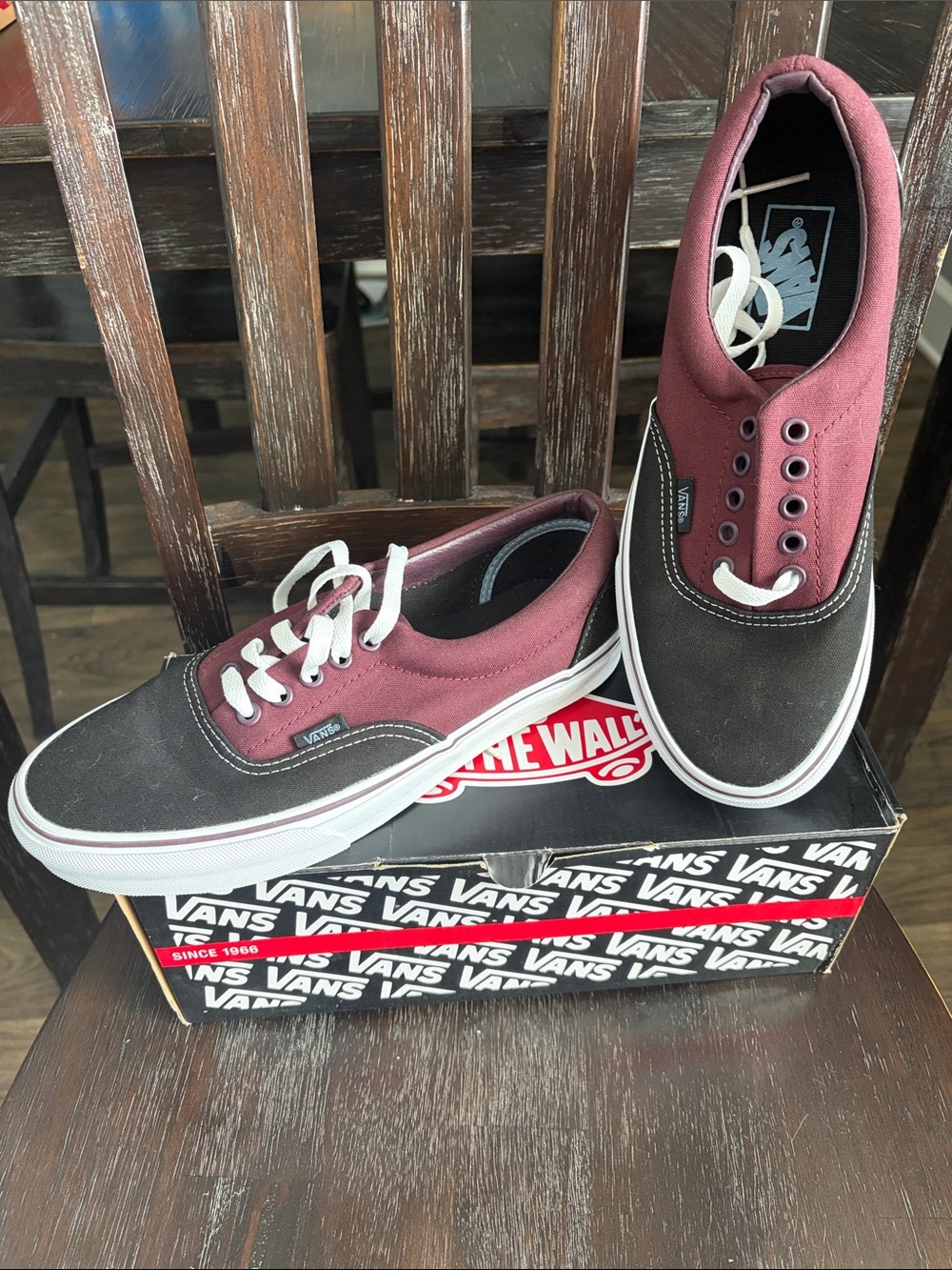 Vans “Off The Wall” Era (2-Tone) Black/Winetasting